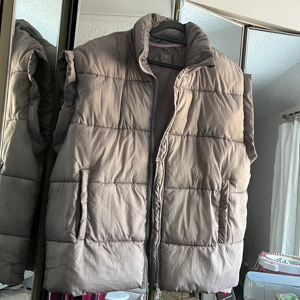 Free People BNWT in a bubble puffer vest violet ash